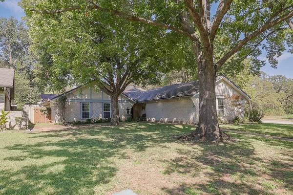 2001 Heather Way Drive