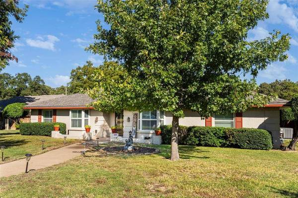 2407 Perryland Drive, Arlington, TX 76013
