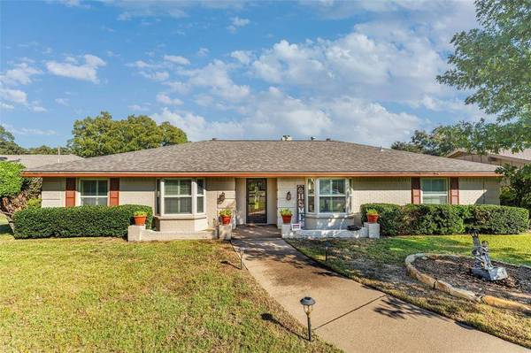 2407 Perryland Drive, Arlington, TX 76013