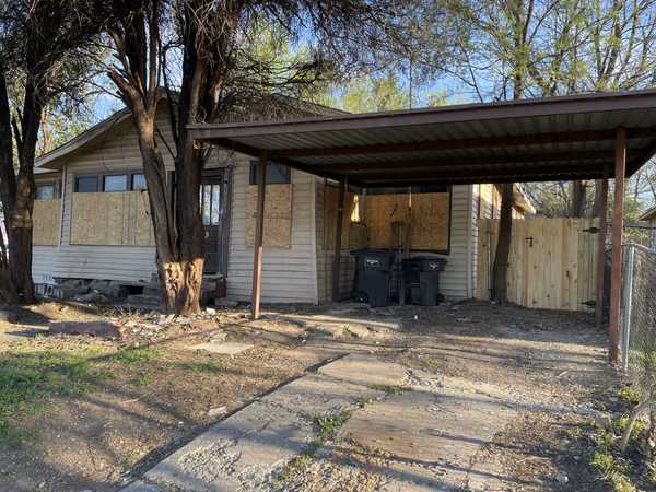 1136 E Leuda St, Fort Worth, TX 76104-3733