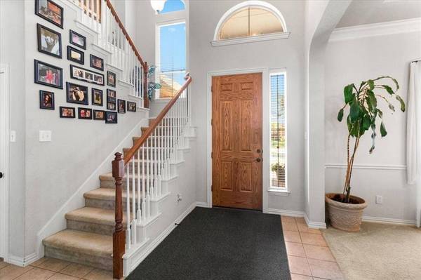 8402 Pecan Creek Drive, Arlington, TX 76001