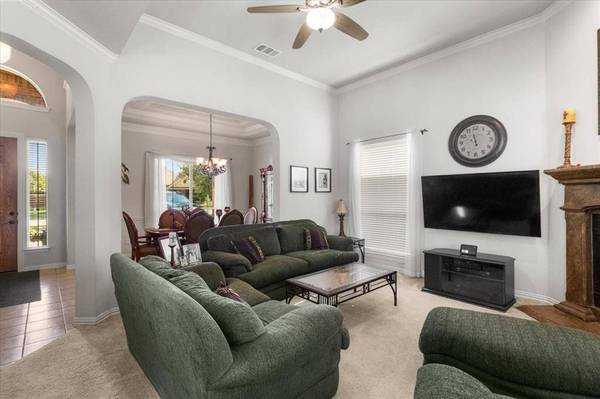 8402 Pecan Creek Drive, Arlington, TX 76001