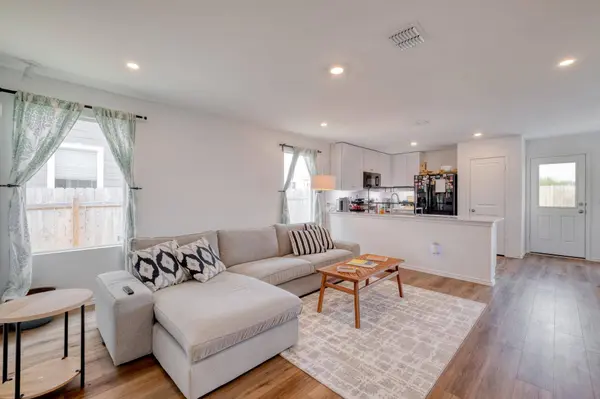 2700 Schwartz LN, Pflugerville, TX 78660