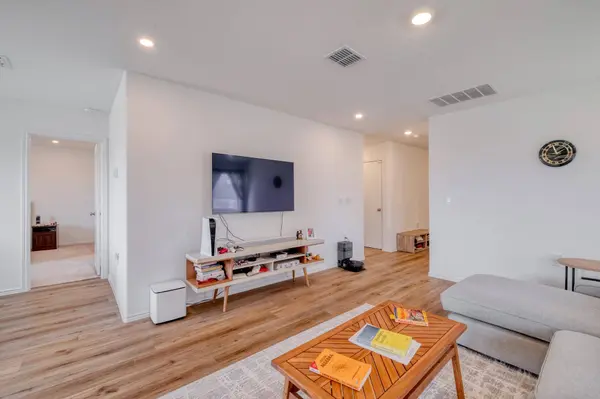 2700 Schwartz LN, Pflugerville, TX 78660