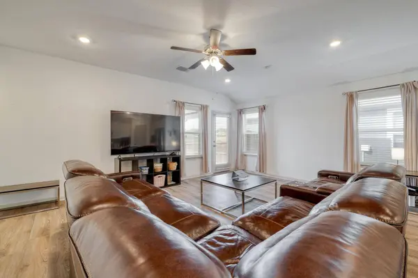 102 Johnson Draw RD, Hutto, TX 78634