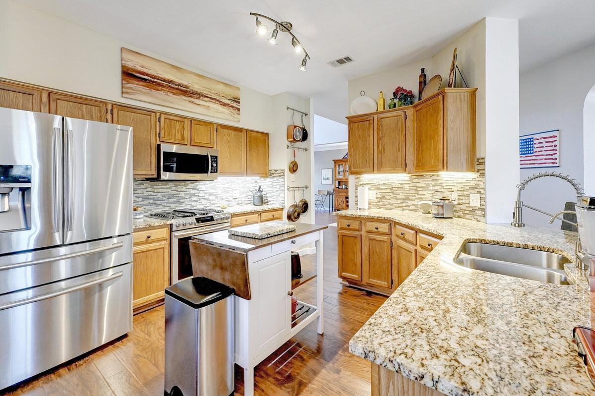 006-402806-2417 Equestrian trl 0009_10963658