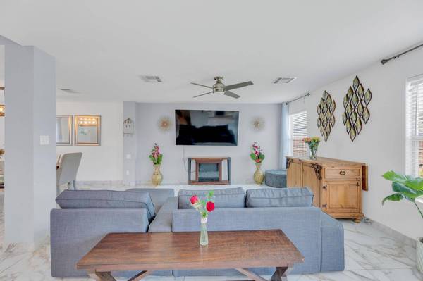 18400 Sun Haven CV, Elgin, TX 78621