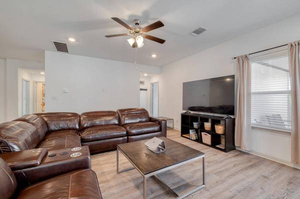 102 Johnson Draw RD, Hutto, TX 78634