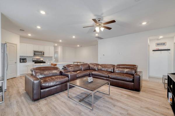 102 Johnson Draw RD, Hutto, TX 78634