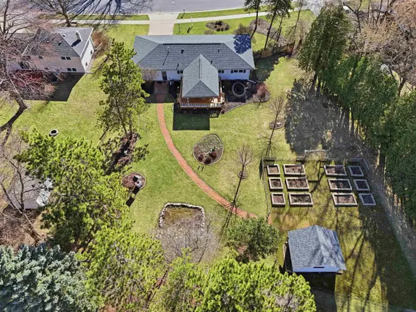 414 Woodview Drive, Sun Prairie, WI 53590