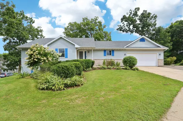 100 Oak Ridge Court, Deerfield, WI 53531