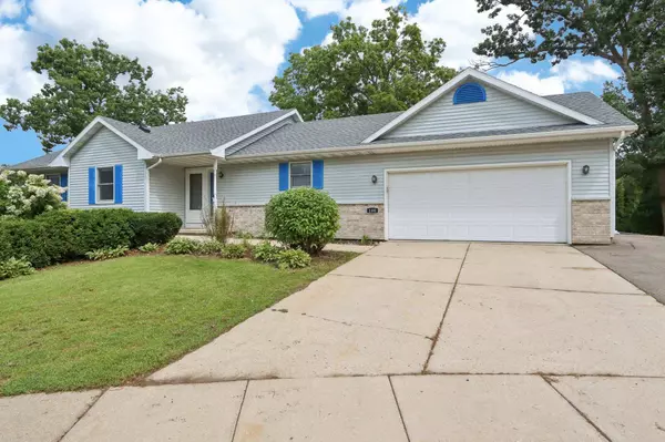 100 Oak Ridge Court, Deerfield, WI 53531