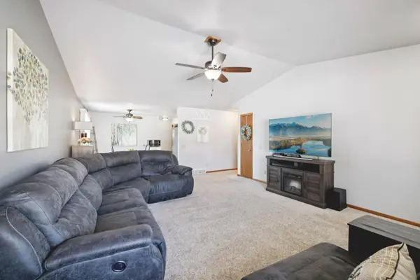 839 Kimseth Circle, Deerfield, WI 53531