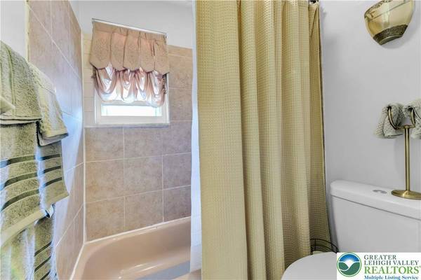 214 10th AVE, Bethlehem City, PA 18018