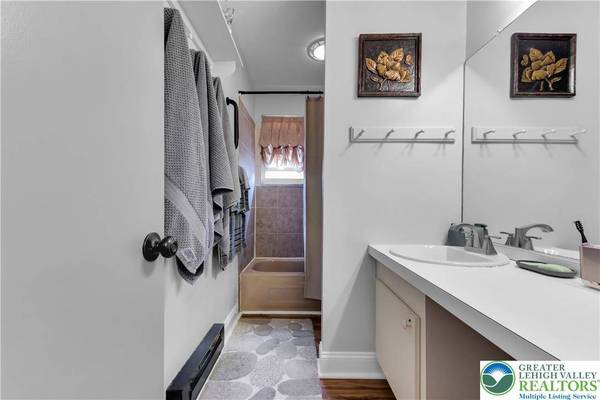 214 10th AVE, Bethlehem City, PA 18018