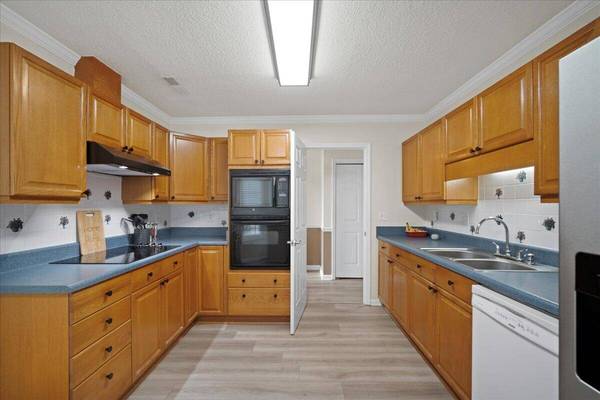 9080 Delancey Cir, North Charleston, SC 29406