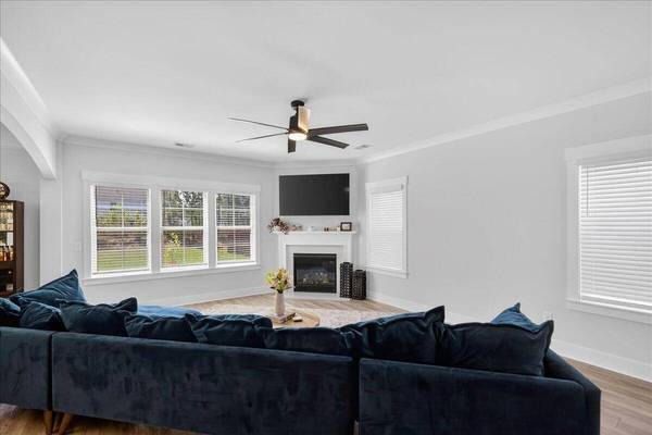 135 Headwater Dr, Summerville, SC 29486