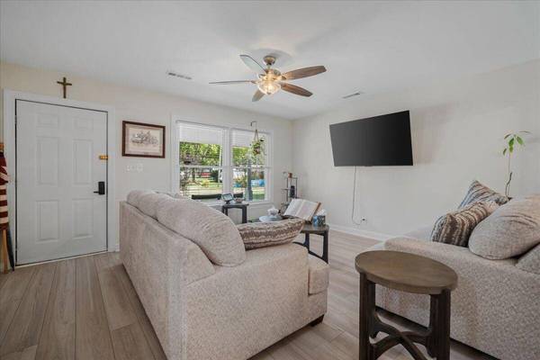 109 Robin Ct, Summerville, SC 29485
