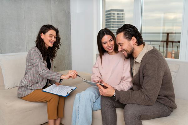 Your Home’s Digital First Impression: Listing Copy & Photo Strategies That Sell