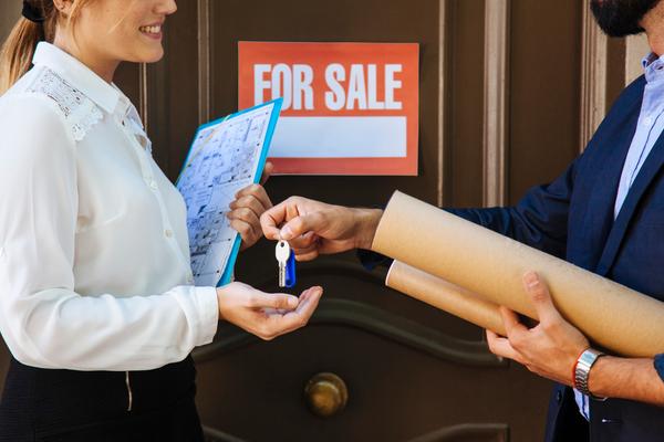 Timing the Market: Should You Sell in a Shifting Economy or Wait It Out?