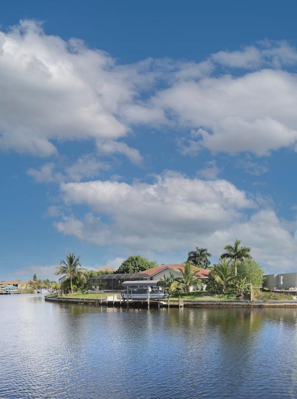 Clermont FL Lakefront Homes: Guide to Chain of Lakes Living,Rebecca Redman-Hamaoui