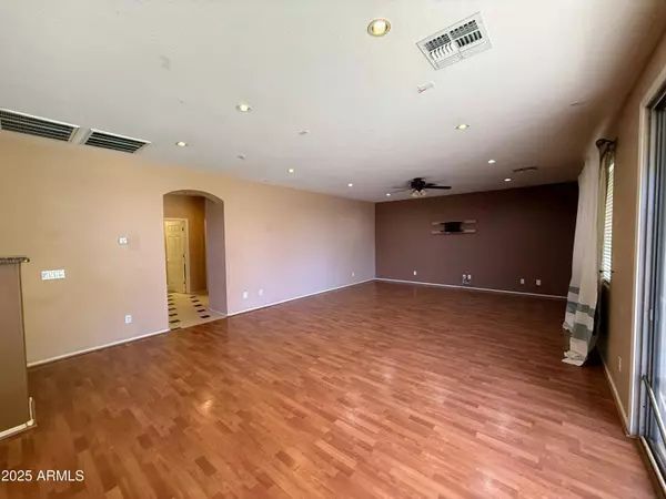 6687 S WILSON Drive, Chandler, AZ 85249