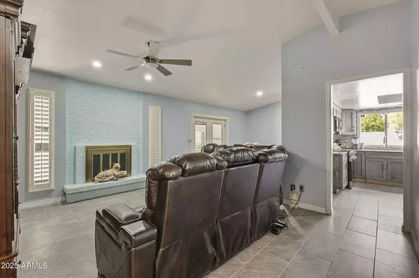 2103 W PALOMINO Drive, Chandler, AZ 85224