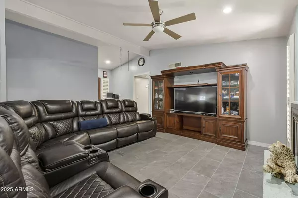 2103 W PALOMINO Drive, Chandler, AZ 85224