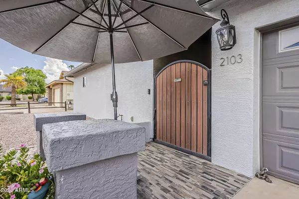 2103 W PALOMINO Drive, Chandler, AZ 85224