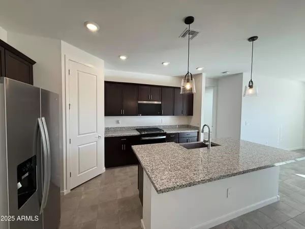 4185 W YOLANDA Lane, San Tan Valley, AZ 85144