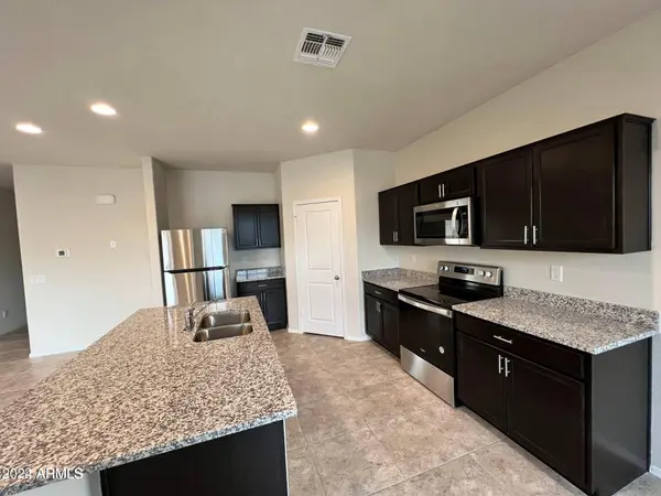 1058 W AVALON CANYON Drive, Casa Grande, AZ 85122
