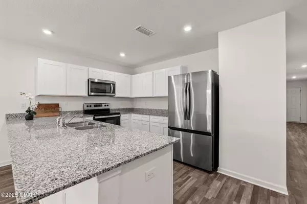 3979 Oxford AVE, Chipley, FL 32428