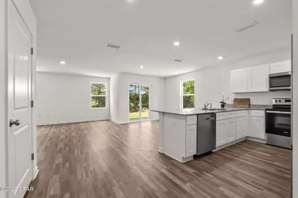 3979 Oxford AVE, Chipley, FL 32428