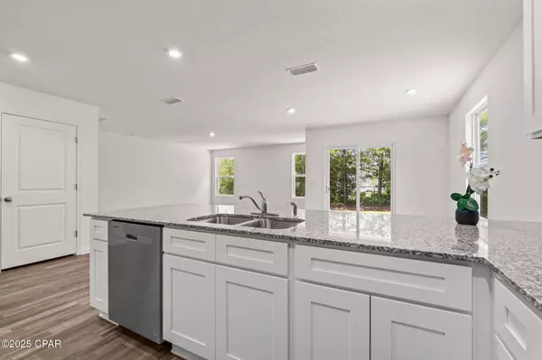 3979 Oxford AVE, Chipley, FL 32428