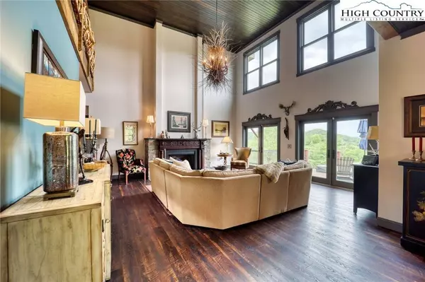 202 King Lucious LN, Banner Elk, NC 28604