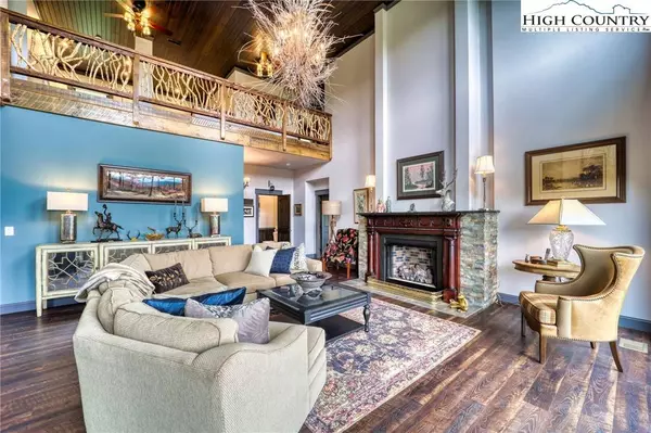 202 King Lucious LN, Banner Elk, NC 28604