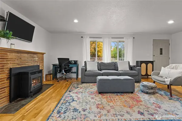 7634 S Thompson AVE, Tacoma, WA 98408