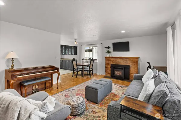 7634 S Thompson AVE, Tacoma, WA 98408