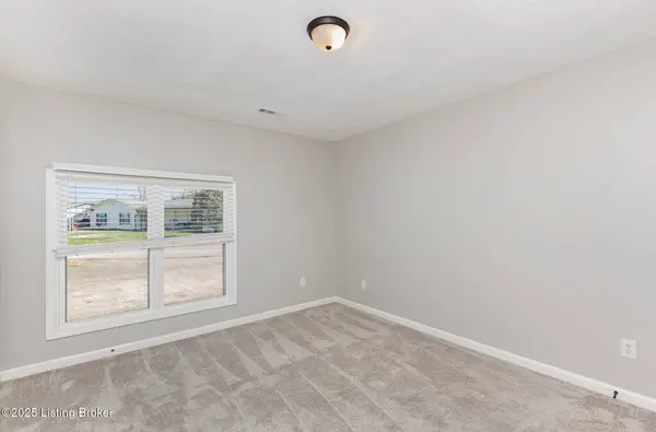 221 Melody Ln, Shepherdsville, KY 40229