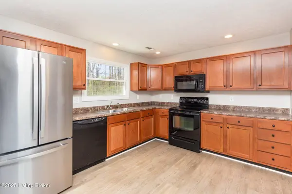 221 Melody Ln, Shepherdsville, KY 40229