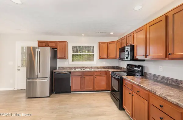 221 Melody Ln, Shepherdsville, KY 40229