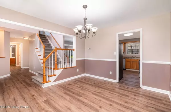 11000 Clear Stream Ct, Louisville, KY 40291