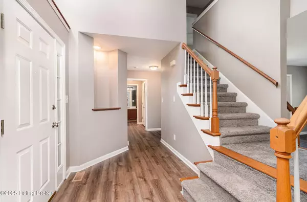 11000 Clear Stream Ct, Louisville, KY 40291