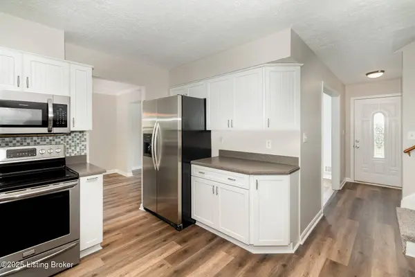 3906 Baymeadow Dr, Louisville, KY 40258