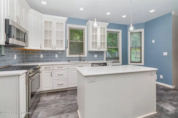 2516 Phoenix Hill Dr, Louisville, KY 40207