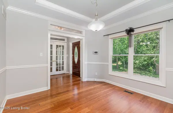 2516 Phoenix Hill Dr, Louisville, KY 40207