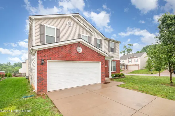 6915 Brittany Oak Dr, Louisville, KY 40229