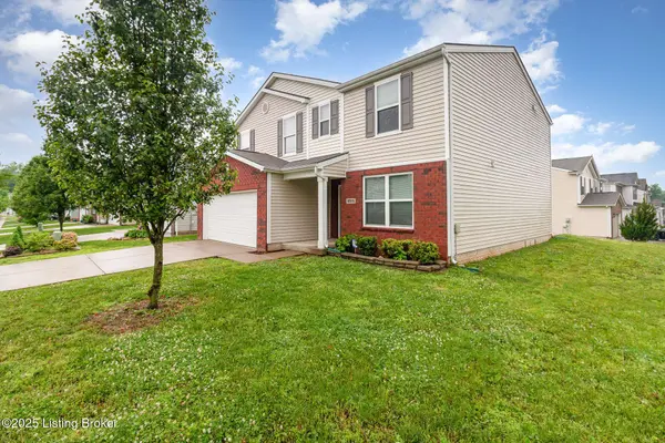 6915 Brittany Oak Dr, Louisville, KY 40229