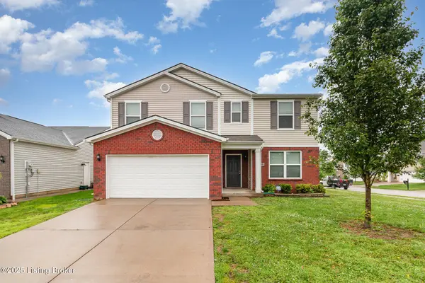 6915 Brittany Oak Dr, Louisville, KY 40229