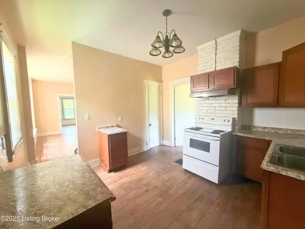 653 Cecil Ave, Louisville, KY 40211